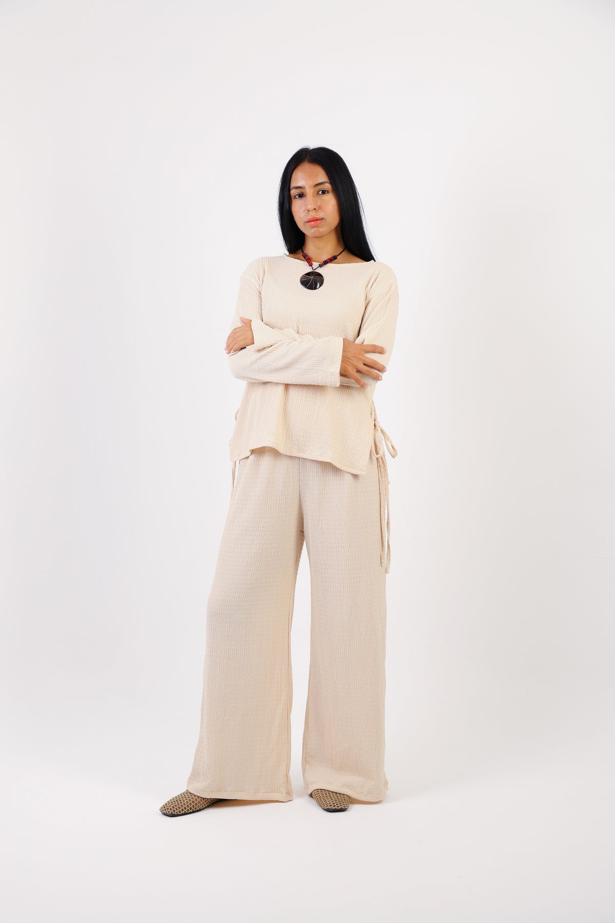 TEXTURED SET IN SANDY BEIGE