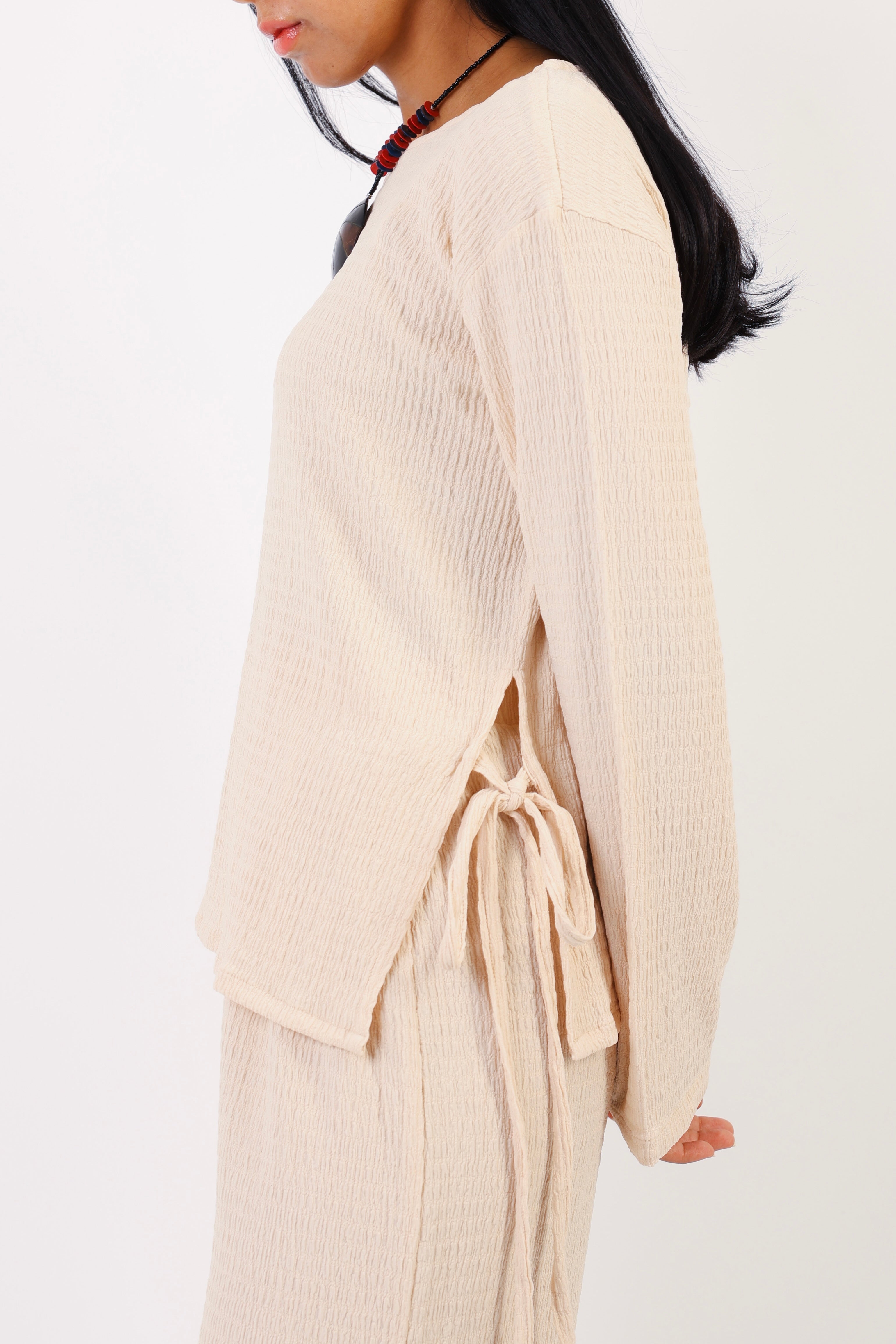 TEXTURED SET IN SANDY BEIGE